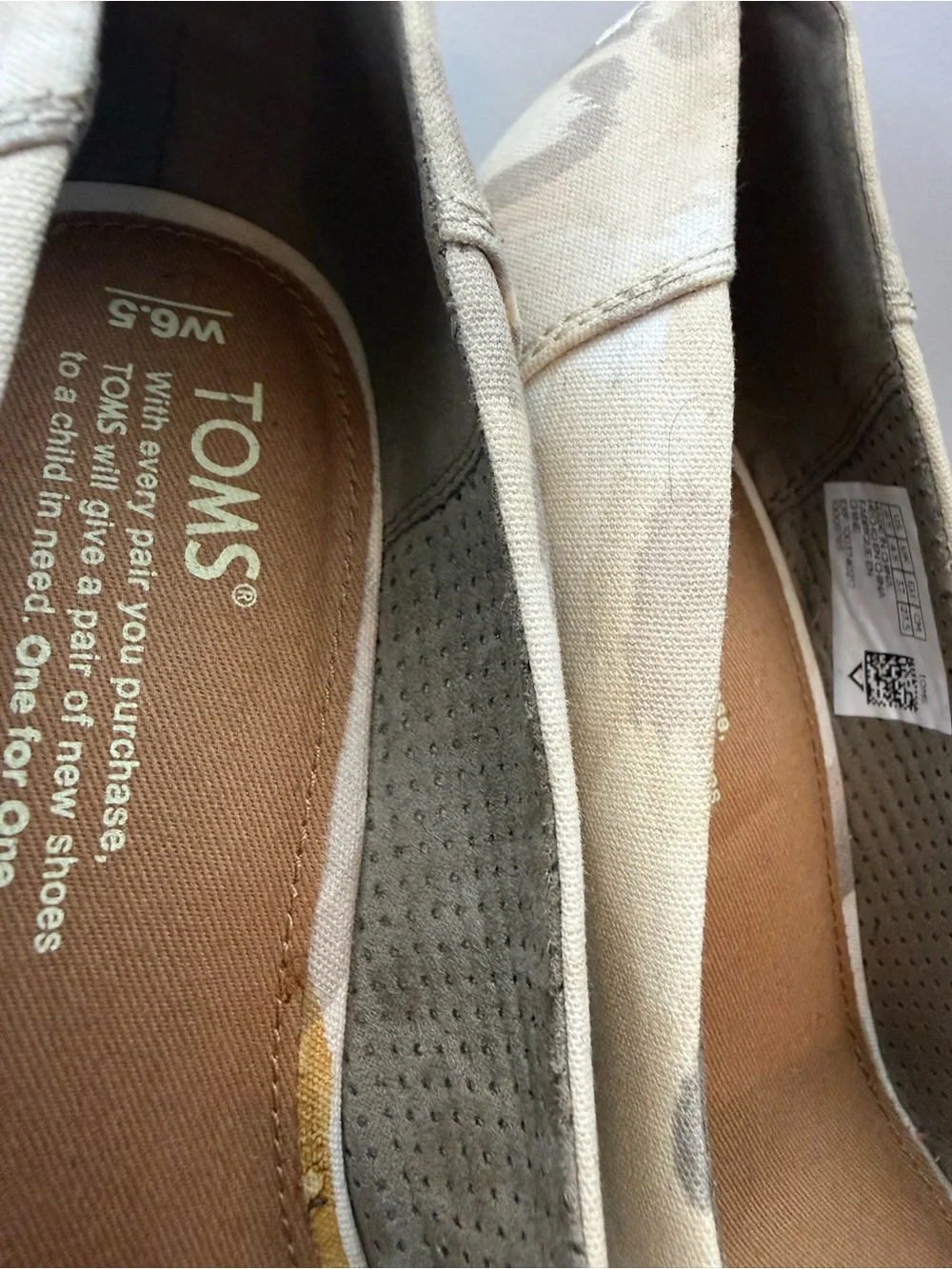 TOMS Camo Canvas Cork Wedge Peep Toe Shoes Beige Women’s 6.5